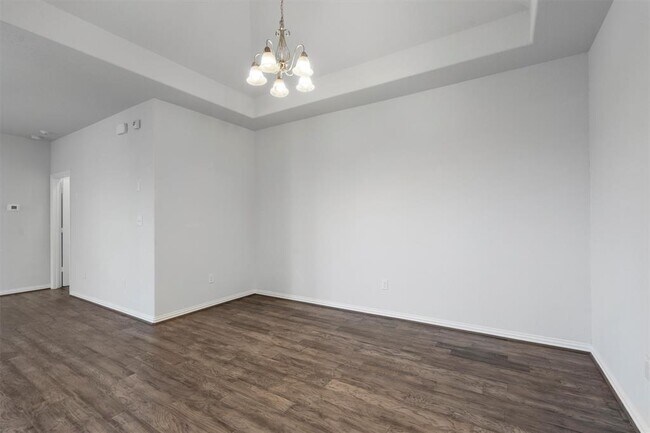 Building Photo - 497 Esperanza Dr