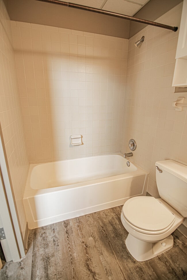 Building Photo - Cherry Street Place