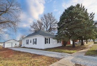 Building Photo - 213 Iowa St