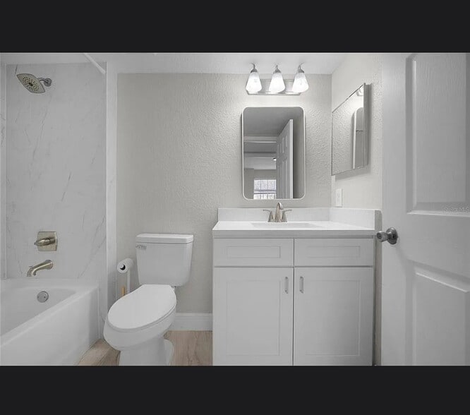 Building Photo - 13929 Fairway Island Dr