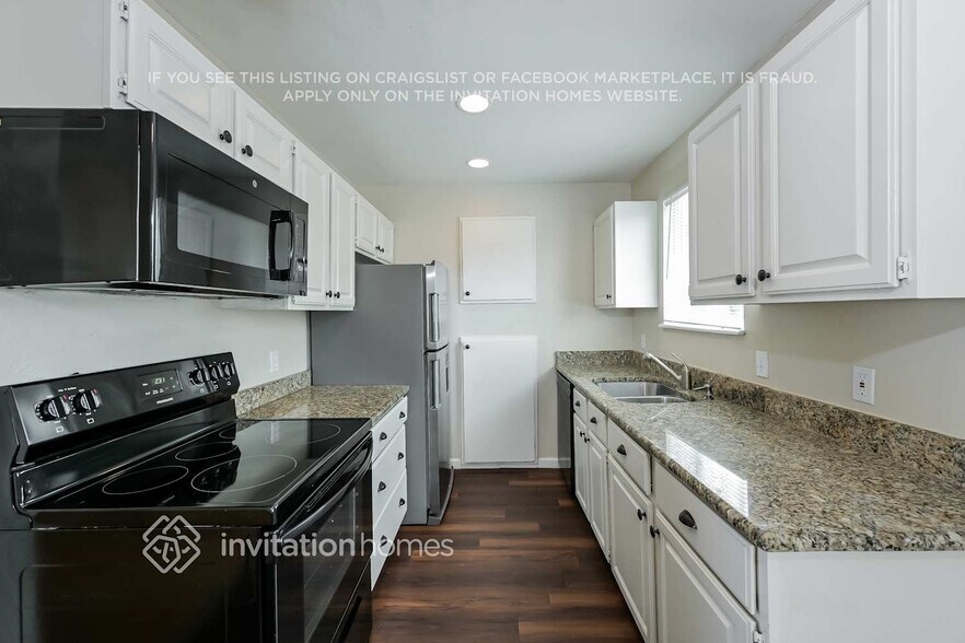 Building Photo - 1240 W 135th Dr