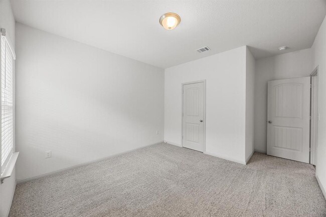 Building Photo - 356 Shiner Ln