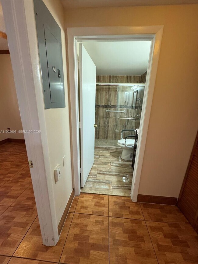 Building Photo - 8013 Lake Dr