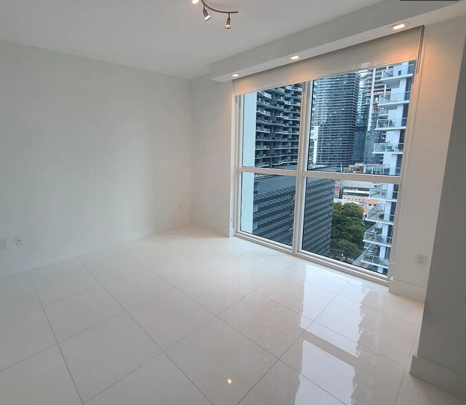 Building Photo - 1080 Brickell Ave