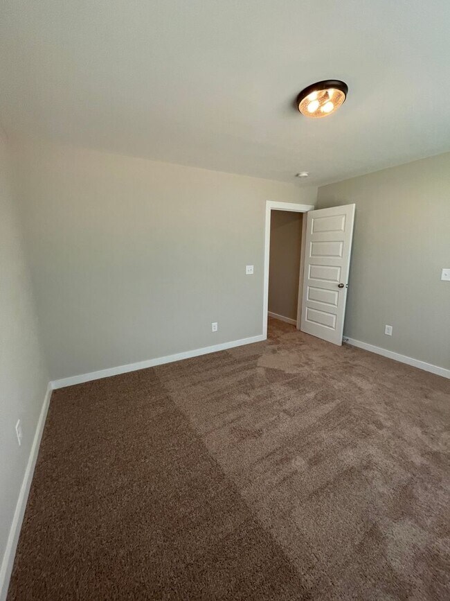 Building Photo - Home for Rent in Weaver, AL!!! View with 4...