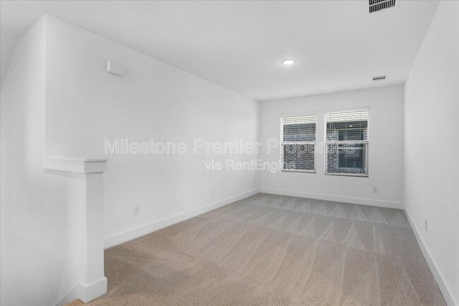 Building Photo - 820 Sunflower Trl