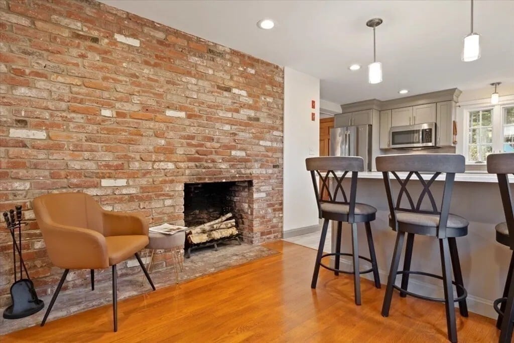 Building Photo - 16 King Philip Trl