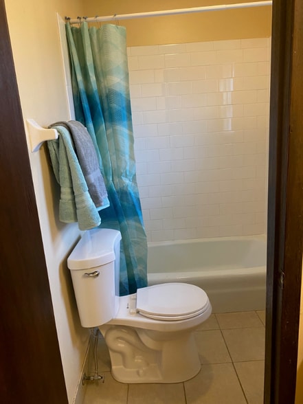 Building Photo - 6450 W Norwich Ave