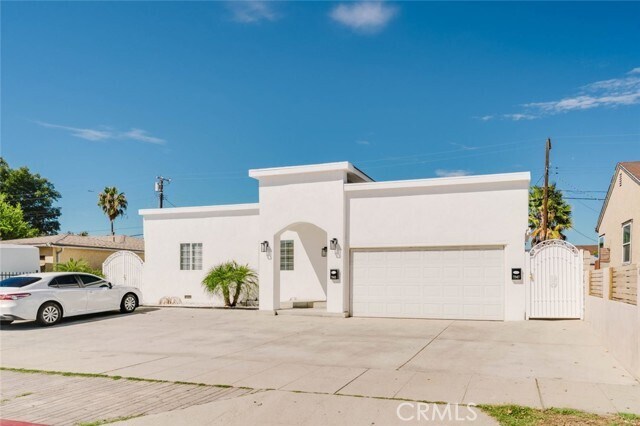 Building Photo - 7945 Woodman Ave
