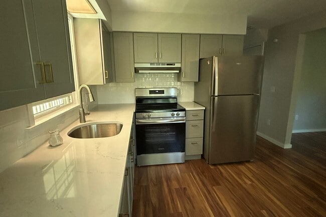 Building Photo - 10 Falls River Cir