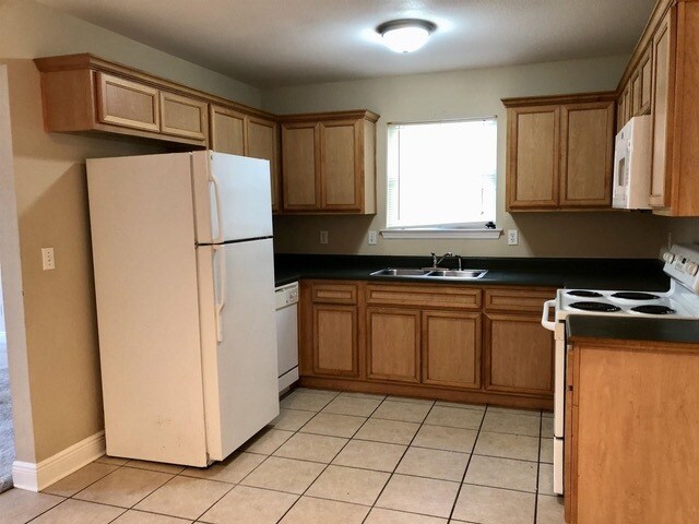 Building Photo - 3261 Sawtooth Dr