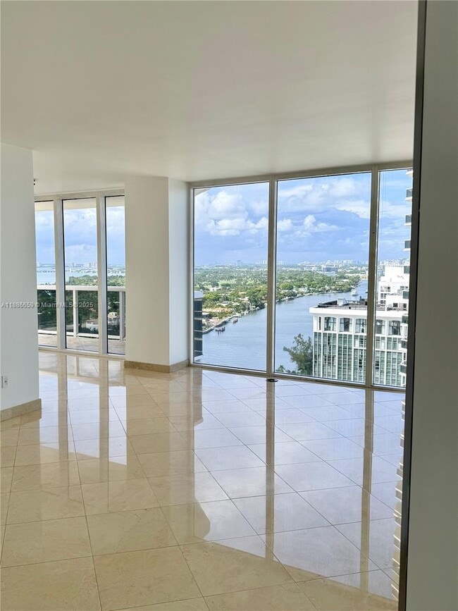 Building Photo - 4775 Collins Ave