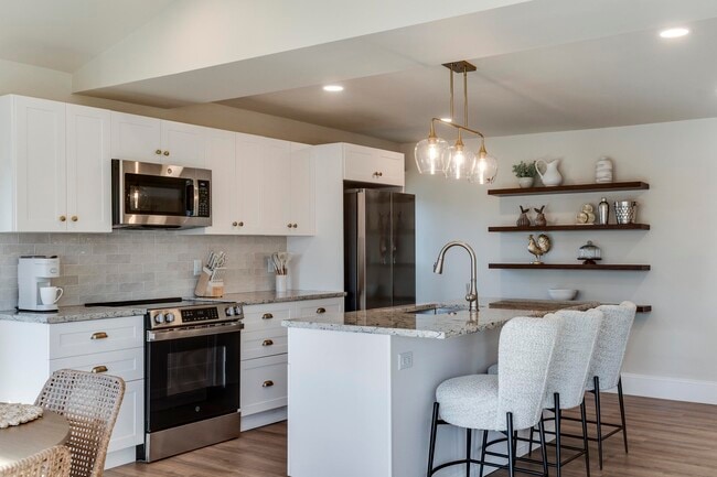 Building Photo - 7223 University Ave