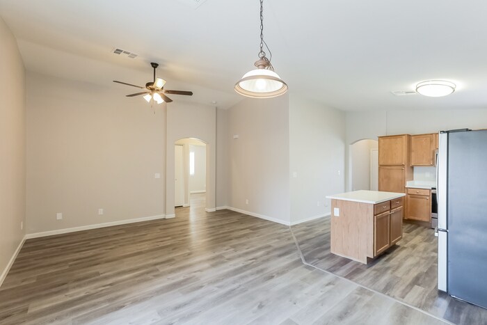 Building Photo - 1625 E Aspen Ave
