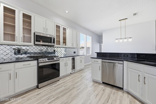 Building Photo - 14447 Cherry Lake Dr W