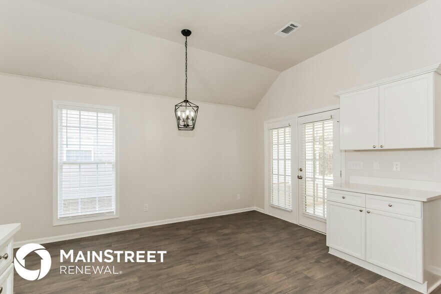 Building Photo - 269 Village Dr