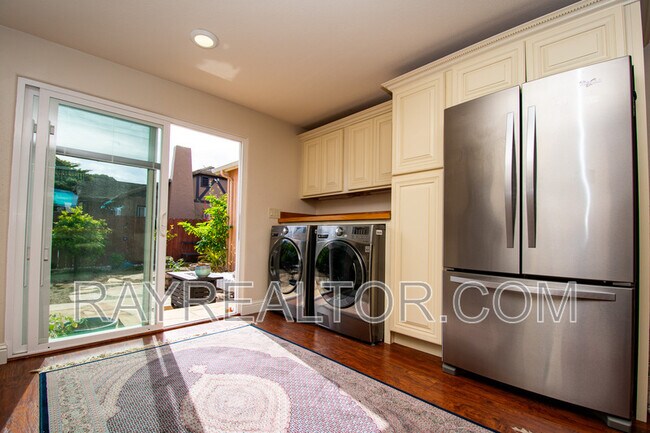 Building Photo - 40 Encina Ave