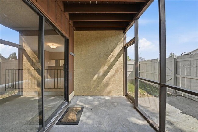 Building Photo - 1428 Oak Pl