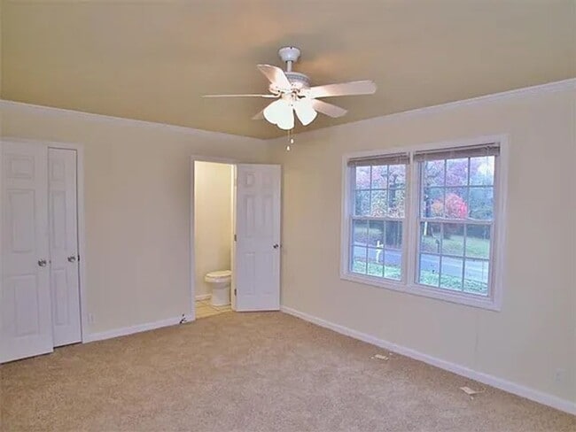 Building Photo - Charming 3 Bedroom home