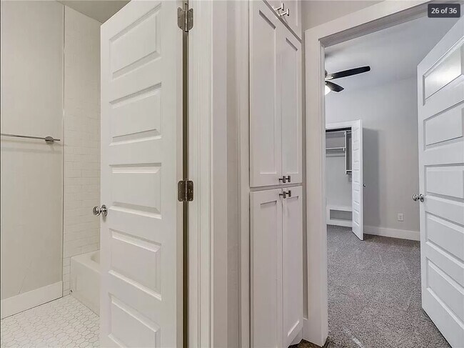 Building Photo - 2605 NE 14th St