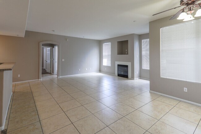 Building Photo - 3 Bedroom First Floor Condo Convenient To Nellis AFB