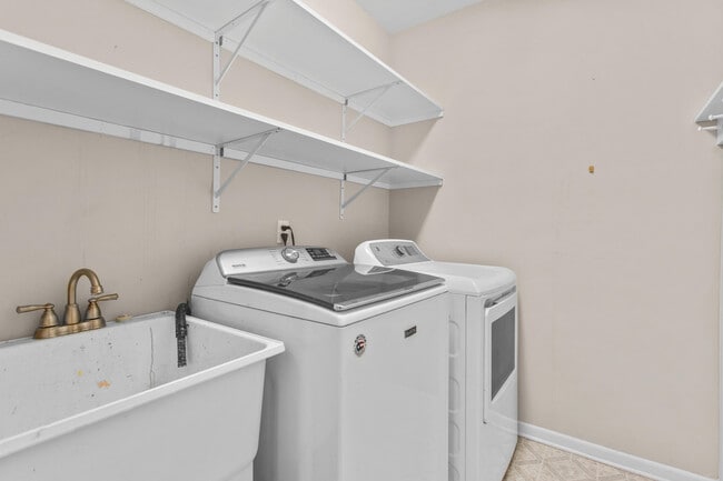 Building Photo - 4051 Sarah Ann Dr