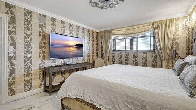 Building Photo - 3000 S Ocean Dr