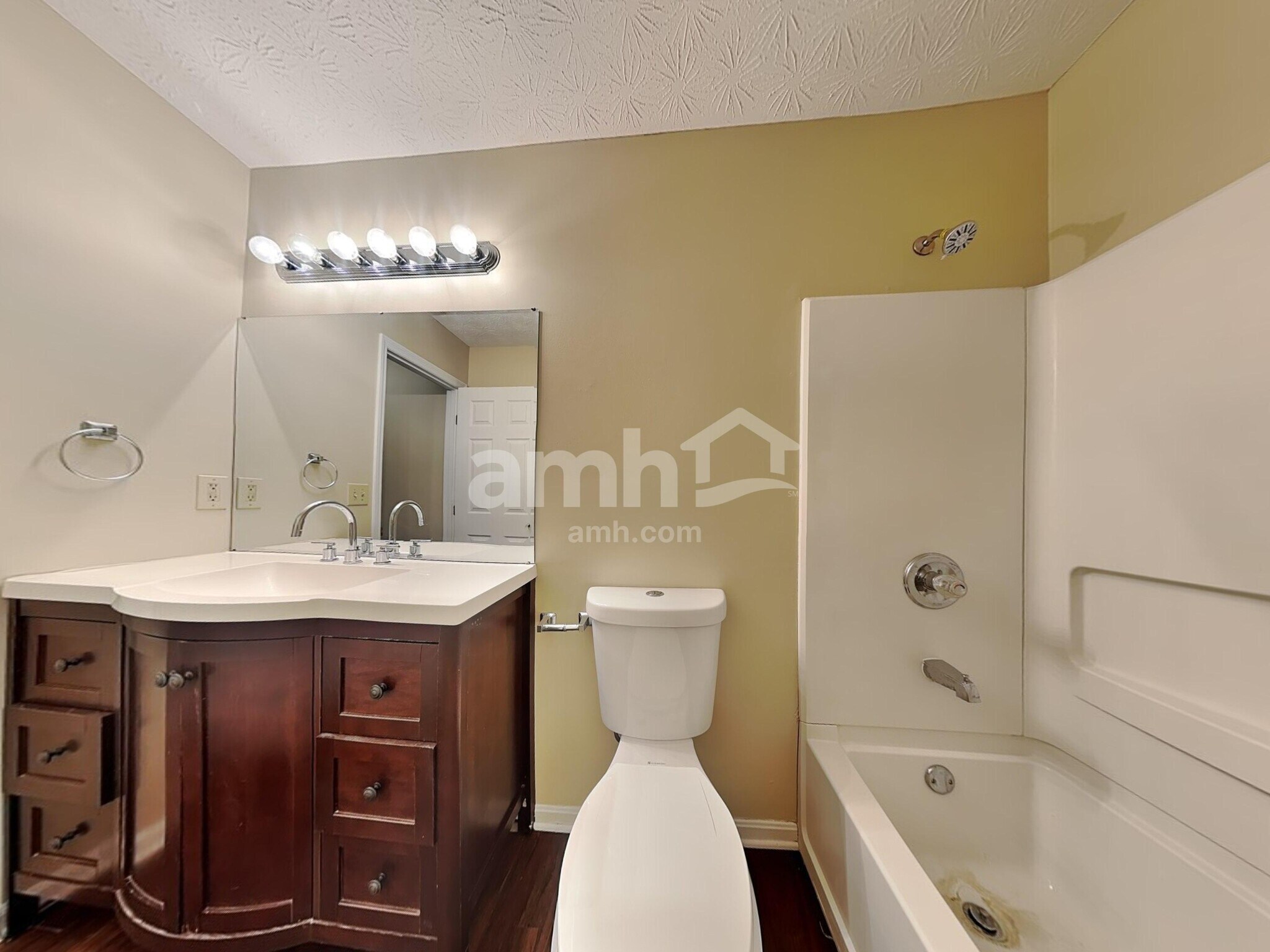 Building Photo - 531 Sherman Dr