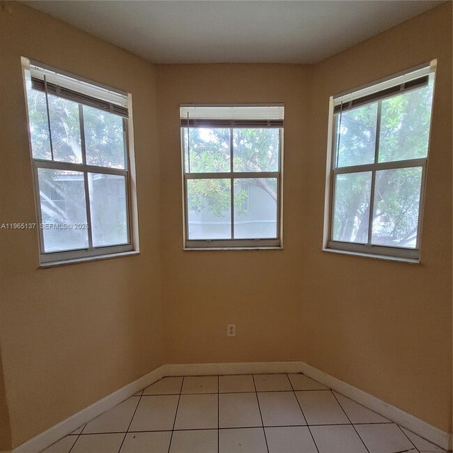 Building Photo - 1663 SE 27th Dr