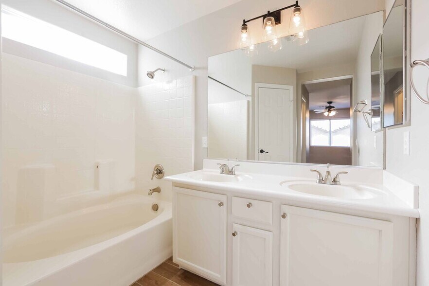 Building Photo - 8036 N Copperhead Creek St