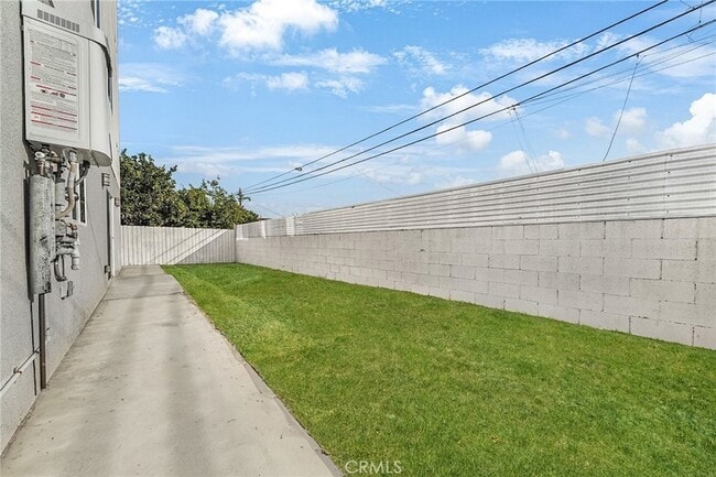 Building Photo - 1002 E 33rd St