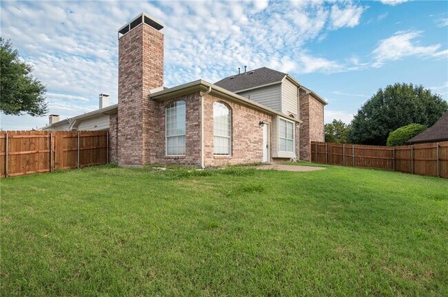 Building Photo - 2108 Monticello Cir