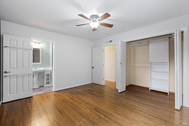 Building Photo - 700 Tamarack Dr