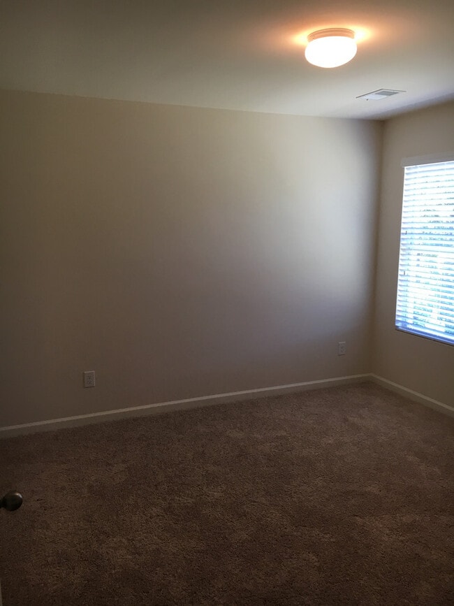 Building Photo - Doss Ferry Community in Kimberly Al  2 story house built 2017, 3 Bedroom, 2.5 bathroom house with...