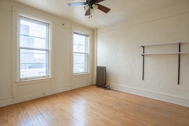 Building Photo - Comstock