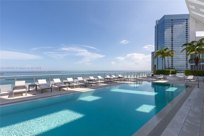 Building Photo - 1300 Brickell Bay Dr