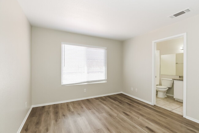 Building Photo - 5337 N Padero Dr