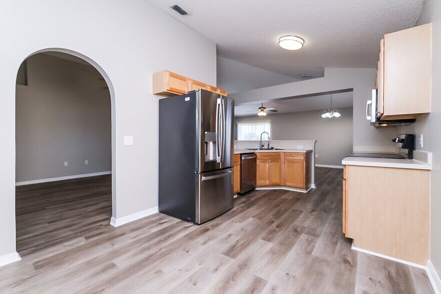 Building Photo - 12937 Lake Vista Dr