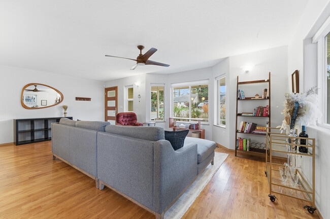 Building Photo - 5003 NE Mason St