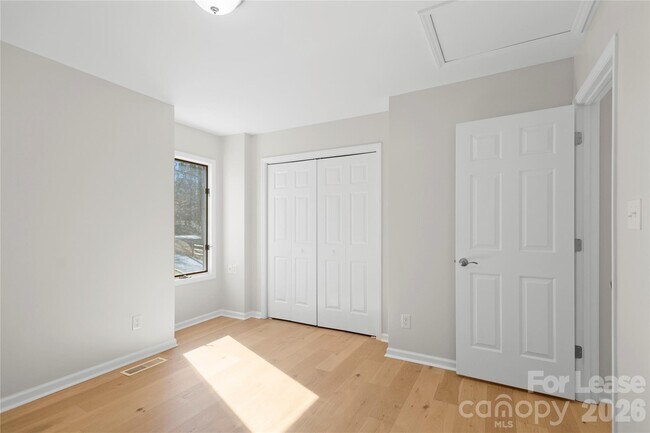 Building Photo - 280 Lakeview Shores Loop