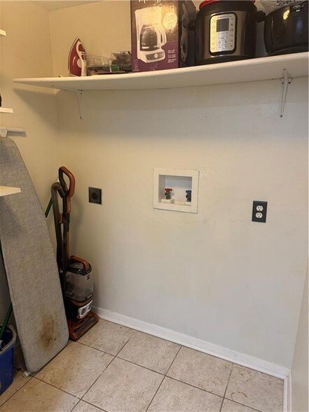 Building Photo - 318 Lake Marina Ave