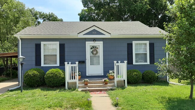 Primary Photo - 935 Sherman St