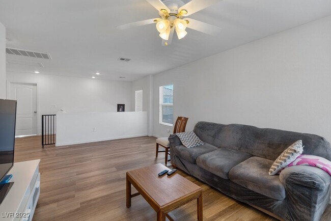 Building Photo - 6717 Yellowhammer Pl