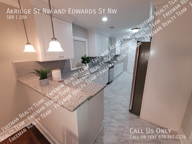 Building Photo - 1471 Akridge St NW