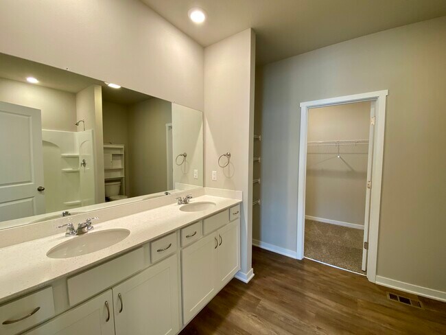 Building Photo - 3016 NW Northwood Ln