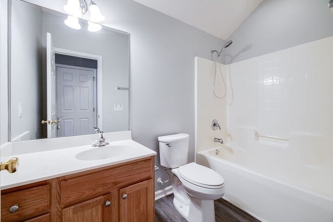Building Photo - Spacious & Beautifully Maintained 5BR/3BA ...