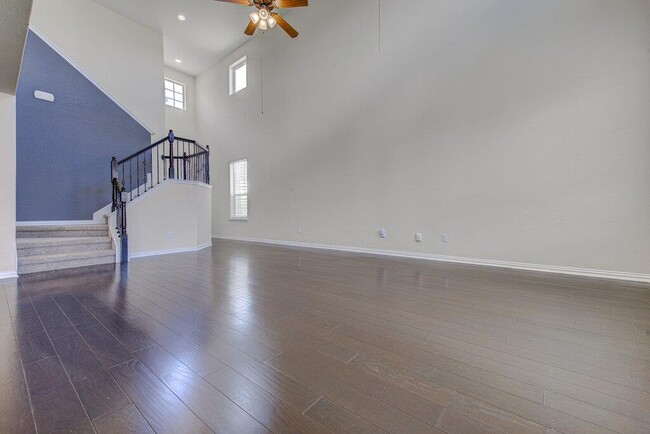 Building Photo - 1400 Middlefield Ct