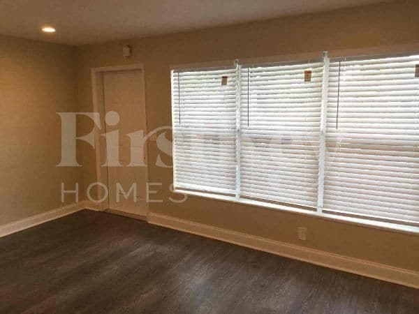 Building Photo - 2530 NE 9th Ave