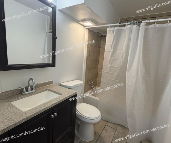 Building Photo - 700 E 20th Ave