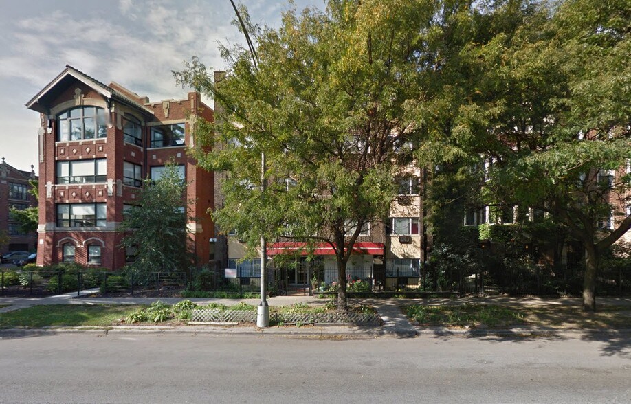 Front - 6910 N Sheridan Rd